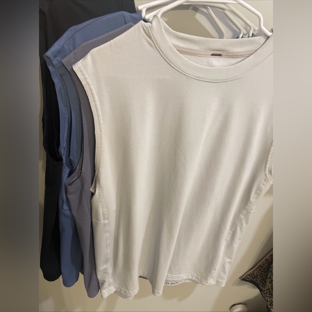 Lululemon EasySet Tanks (4) - Size L